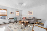 Building Photo - 136 Main St