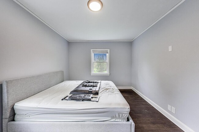 Building Photo - 2515 Gordon Dr
