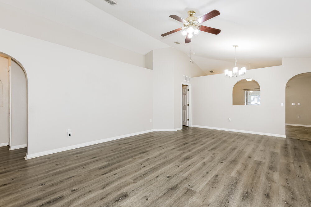 Building Photo - 927 Brenton Leaf Dr