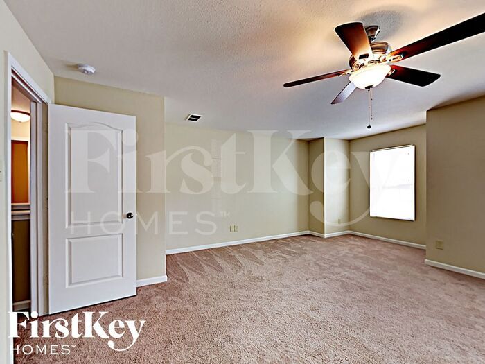 Building Photo - 3401 Table Rock Dr