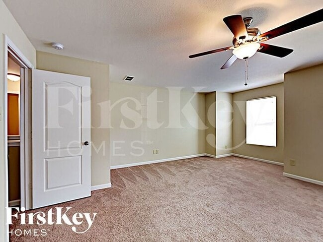 Building Photo - 3401 Table Rock Dr