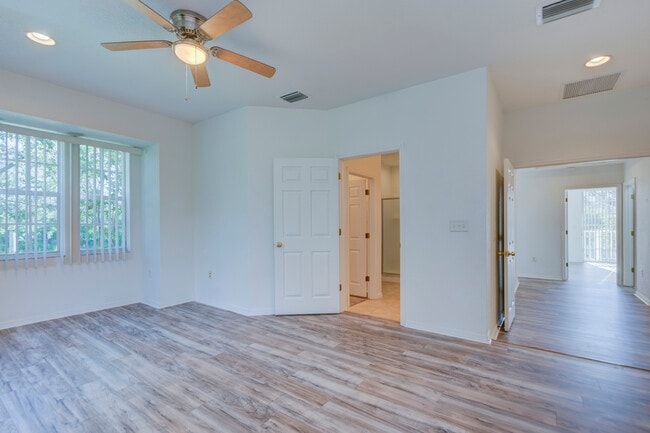 Building Photo - 1800 Bayshore Way