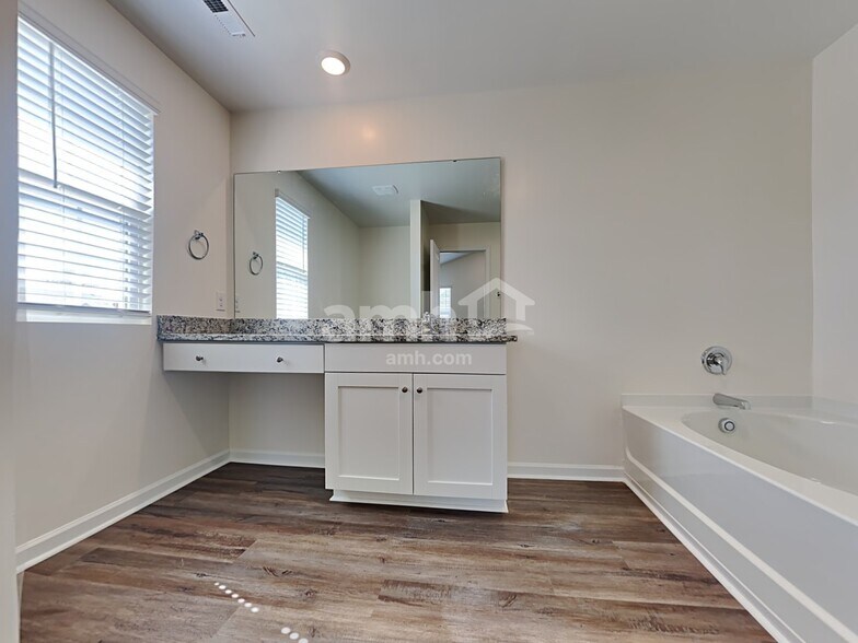 Building Photo - 1329 John Swann St