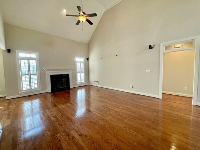Building Photo - 4 Bed, 2 Bath Nest With Pool In Mariner's Pointe