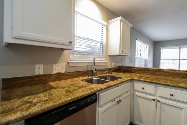 Building Photo - 2221 Jasmine Path