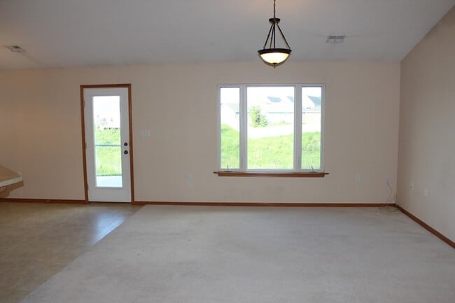 Building Photo - Great home in East Manhattan! *UPDATED PHOTOS COMING SOON*