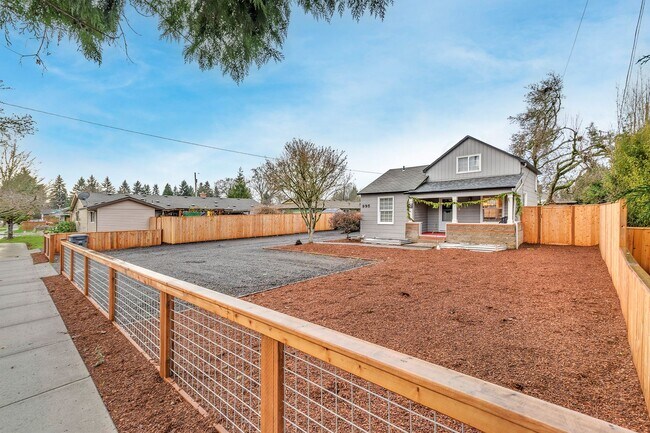 Building Photo - Charming Hillsboro Bungalow with RV Parking & Modern Upgrades!