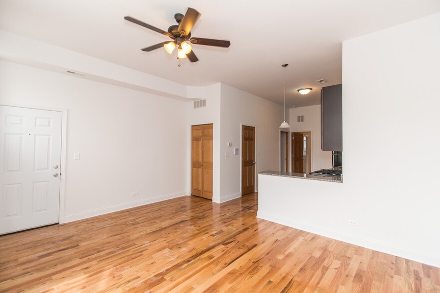 Building Photo - 1704 W Sunnyside Ave