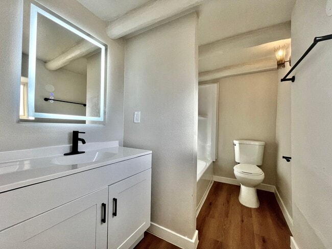 Building Photo - 422 Towner Ave NW