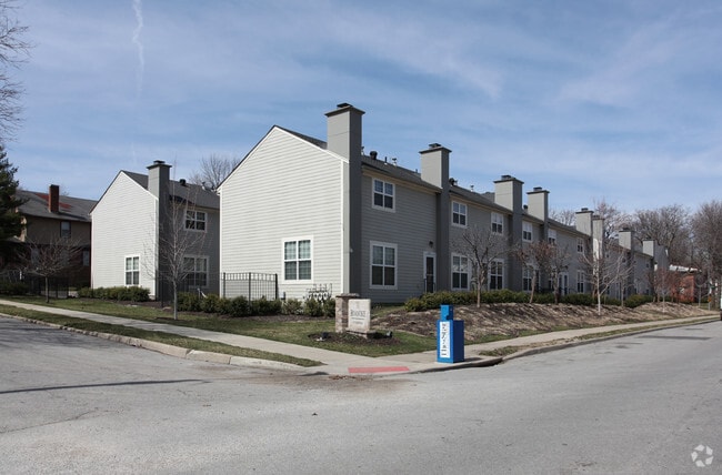 Primary Photo - Roanoke Townhomes