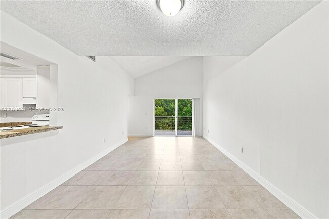 Building Photo - 9735 Fontainebleau Blvd