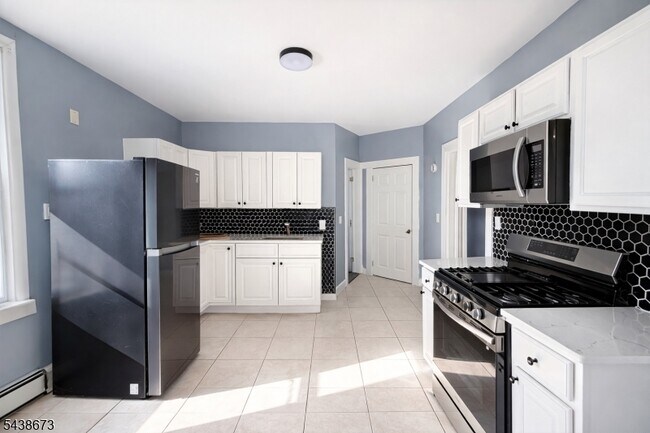 Building Photo - 204 DeMott Ave