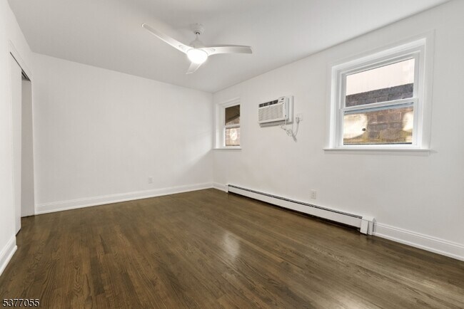 Building Photo - 482 Joralemon St