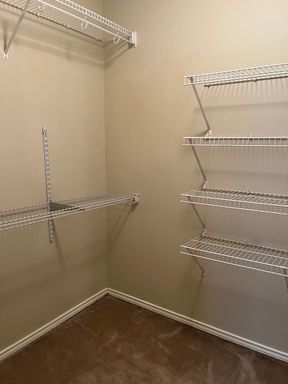 Building Photo - Rivermist Subdivision 3/2/2 Plus Study/Flexroom!