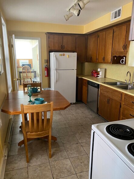Kitchen - 10 E Church St