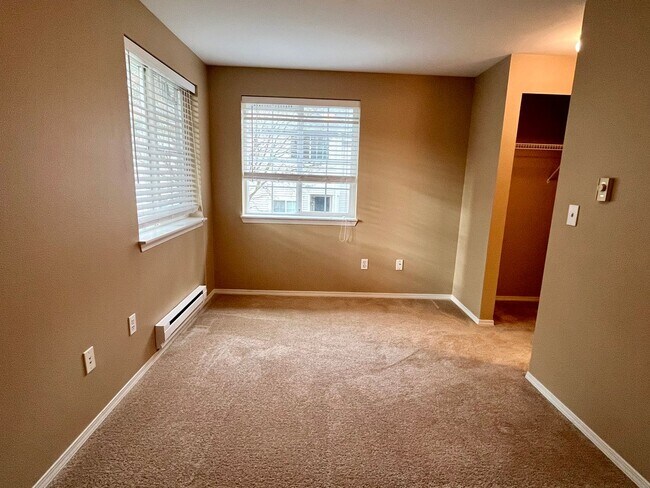 Building Photo - Gorgeous townhome in Redmond