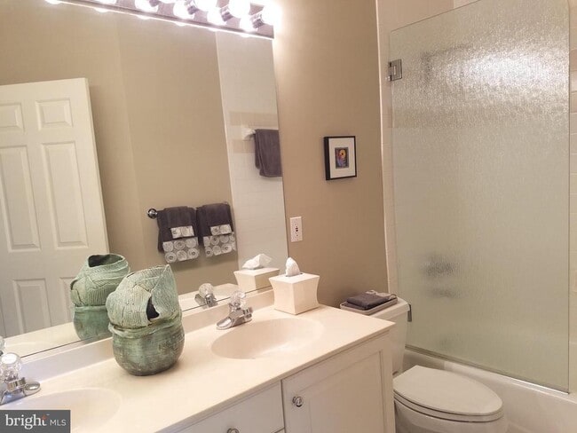 Building Photo - 2003 Mayfair McLean Ct