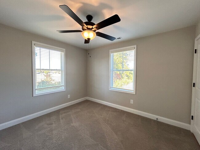 Building Photo - The Landing at Lewis Creek |