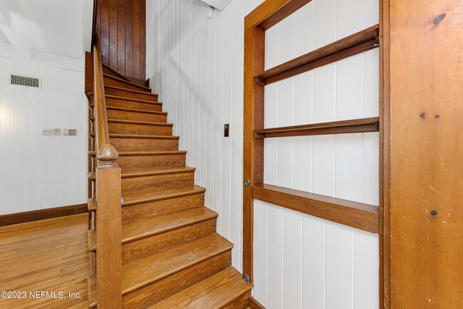 Building Photo - 1058 Beach Ave