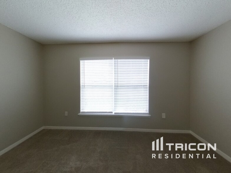 Building Photo - 1656 Dartmouth Dr