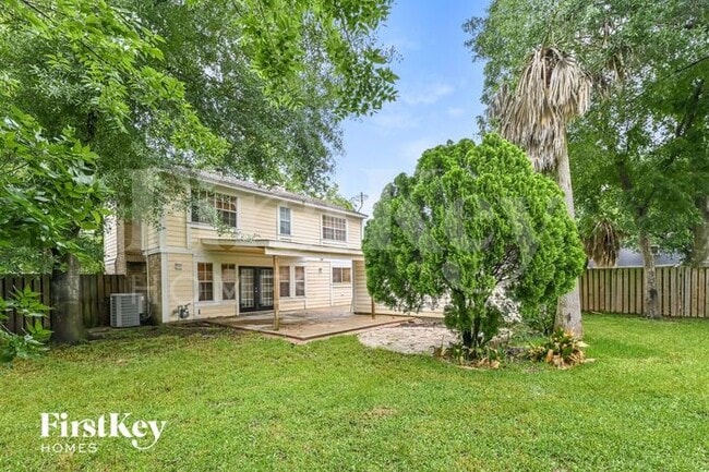 Building Photo - 4003 Chapel Square Dr