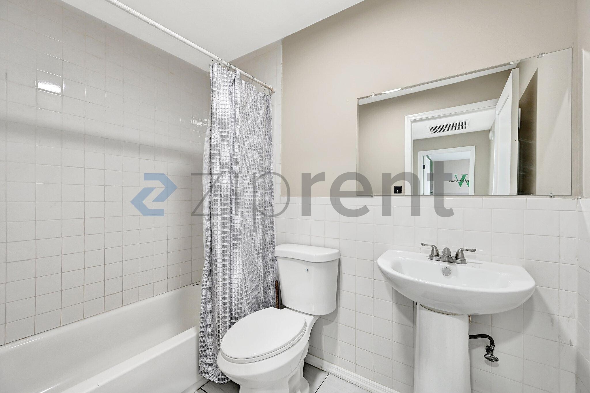 Building Photo - Unit A