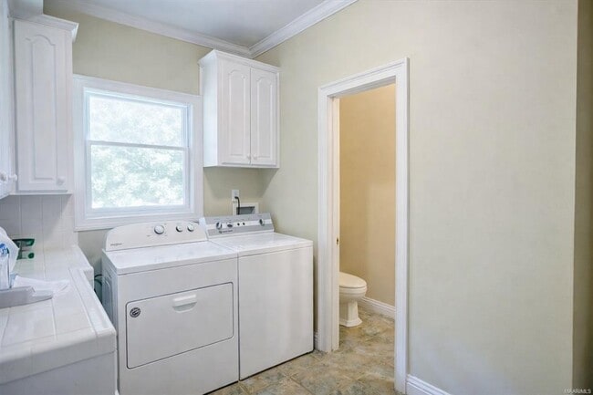 Building Photo - 134 Laurelwood Dr