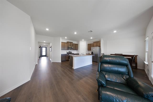 Building Photo - 627 Willow View Way