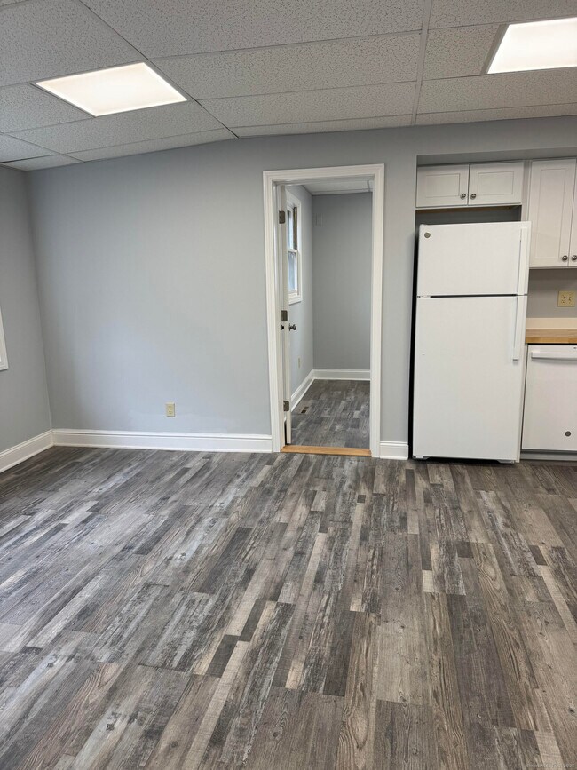 Building Photo - 211 Montowese St