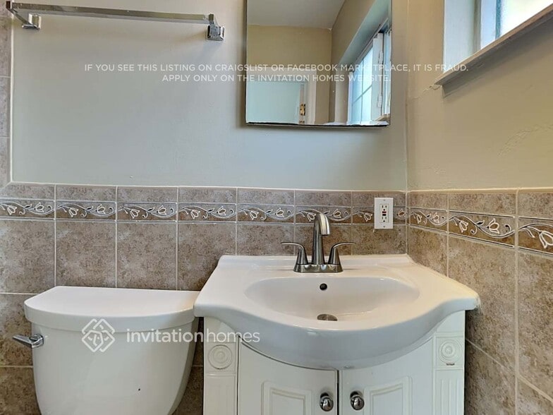 Building Photo - 7041 SW 27th St