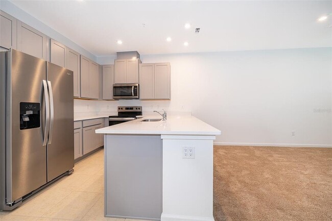 Building Photo - 9811 Walkway Dr