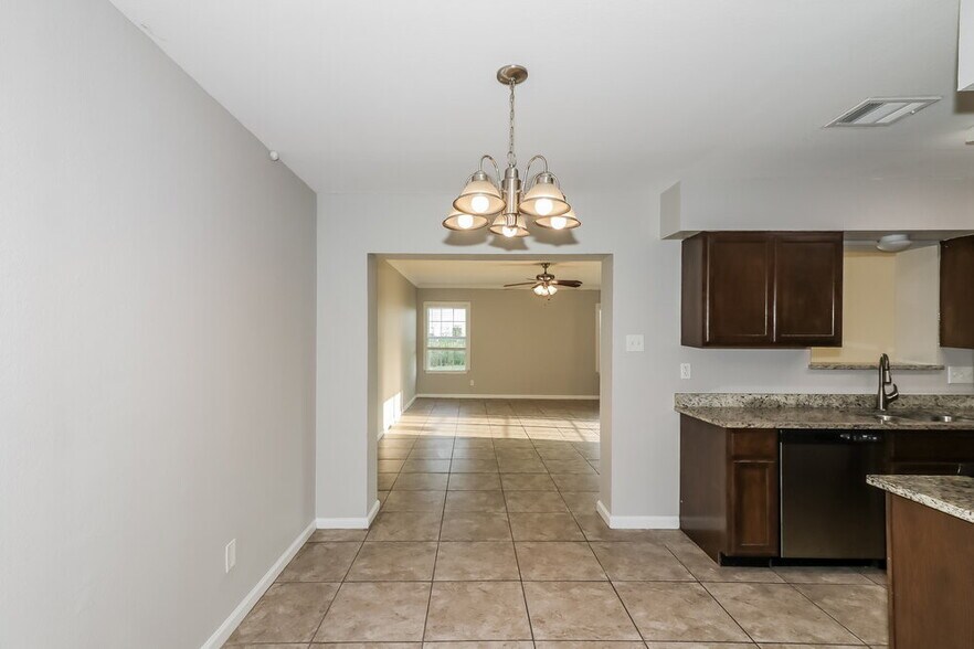 Building Photo - 11955 Drummond Park Dr