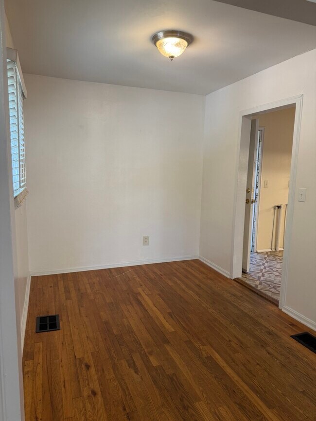 Building Photo - 1068 Palafox Dr NE