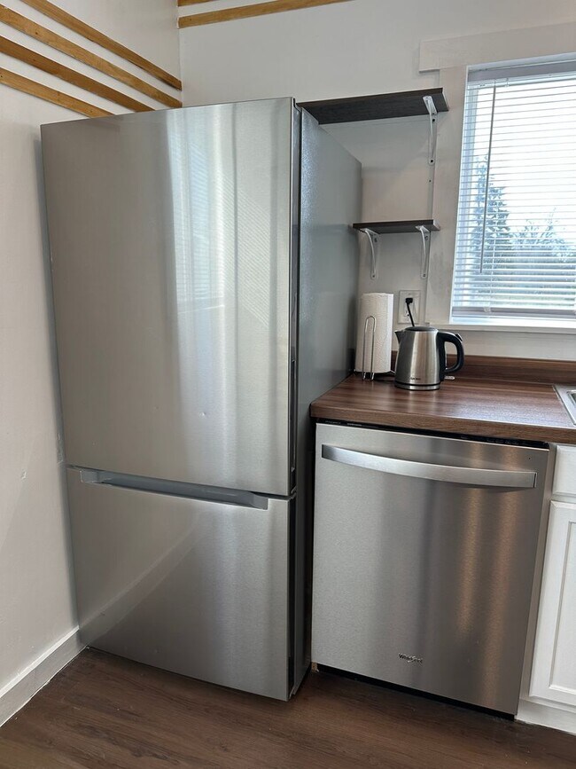 Building Photo - Immediate Move-In! Renovated 2BR House Near Ball State w/ Fireplace & Outdoor Space