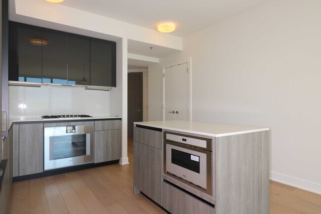 Building Photo - 338 Main St