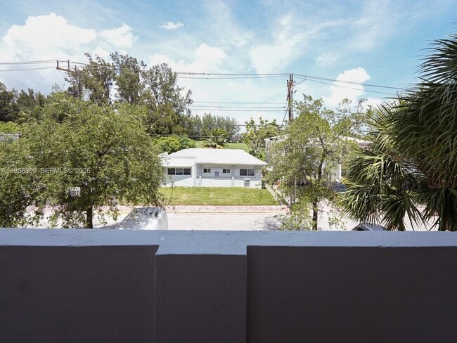 Building Photo - 130 S Shore Dr