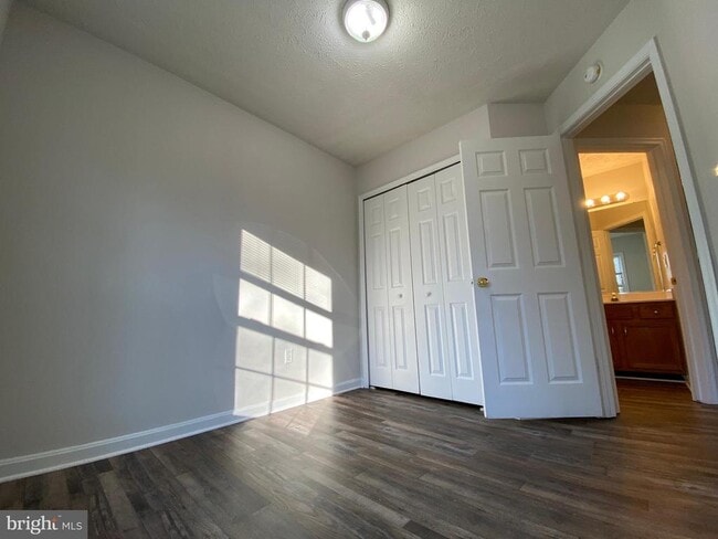 Building Photo - 9609 Coventry Creek Dr