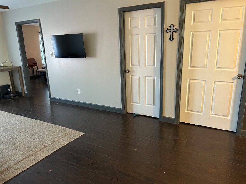 Building Photo - 222 State Rd S-42-941