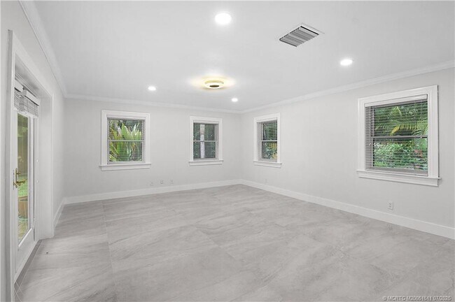 Building Photo - 4 Copaire Rd