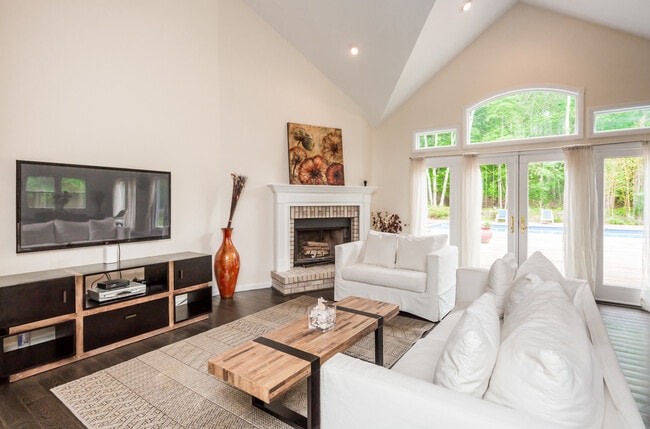 Building Photo - 1 Mountain Laurel Ln