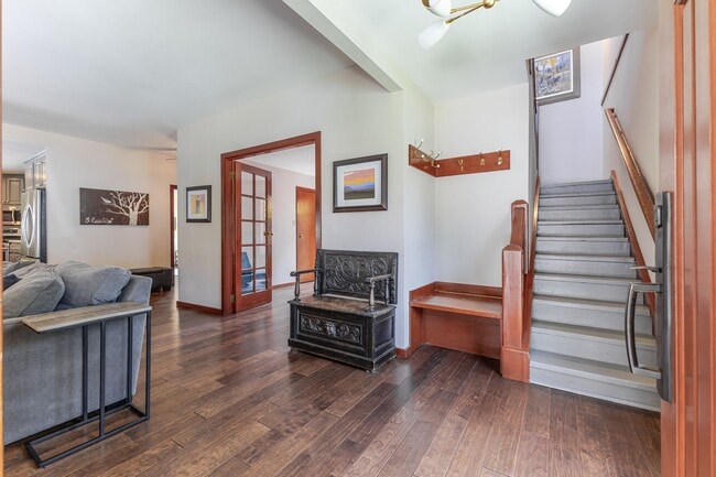 Building Photo - A Hidden Gem in Pasadena’s East End