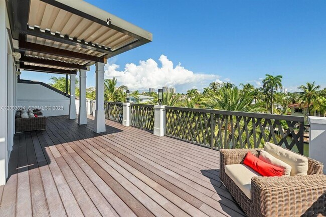 Building Photo - 720 Isle of Palms Dr