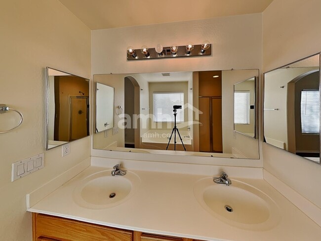 Building Photo - 2759 N 106th Ln