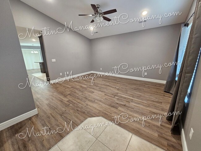 Building Photo - 3005 Aaron Ave