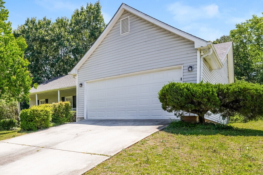 Building Photo - 4091 S Fork Dr