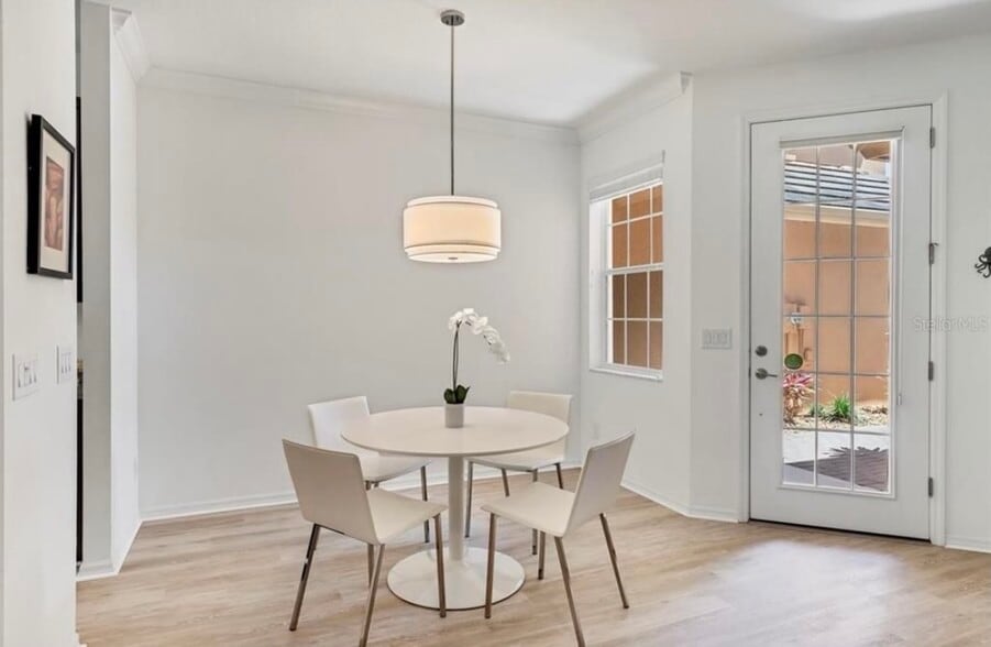 Dinette - 8111 Villa Grande Ct