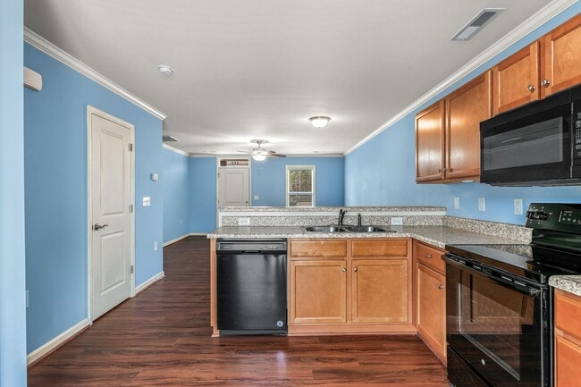 Building Photo - 404 Sullivan Loop Rd