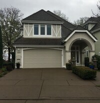 Building Photo - Beautiful 3 bedroom 2.5 Bath in North Corv...