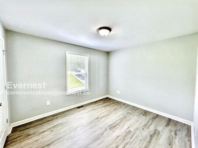 Building Photo - 170 Hickory Ln
