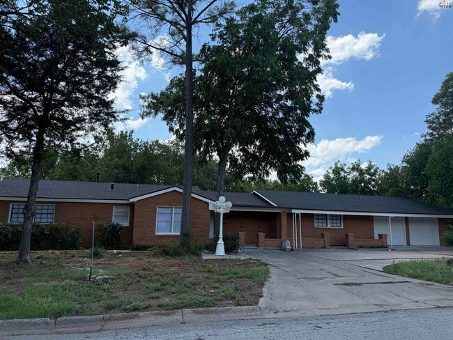 Primary Photo - 3005 Moffett Ave